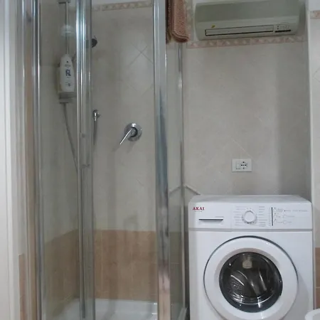 La Casa Del Nespolo Tranquillo Alloggio Vicino Alla Stazione San Remo Extérieur photo